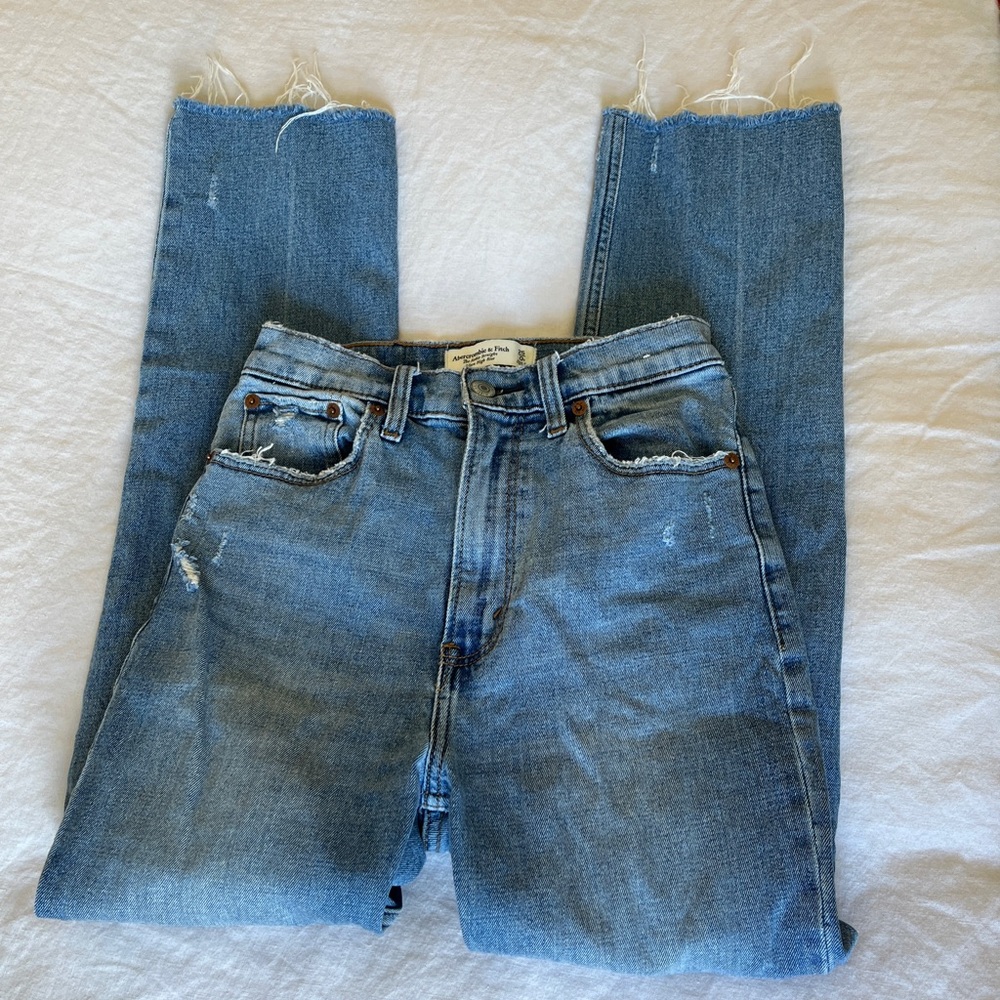 Abercrombie Ankle Straight Ultra High Rise Jeans size 25